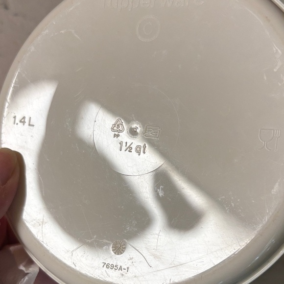 Hello Kitty Nested Tupperware Containers - Picture 7 of 13